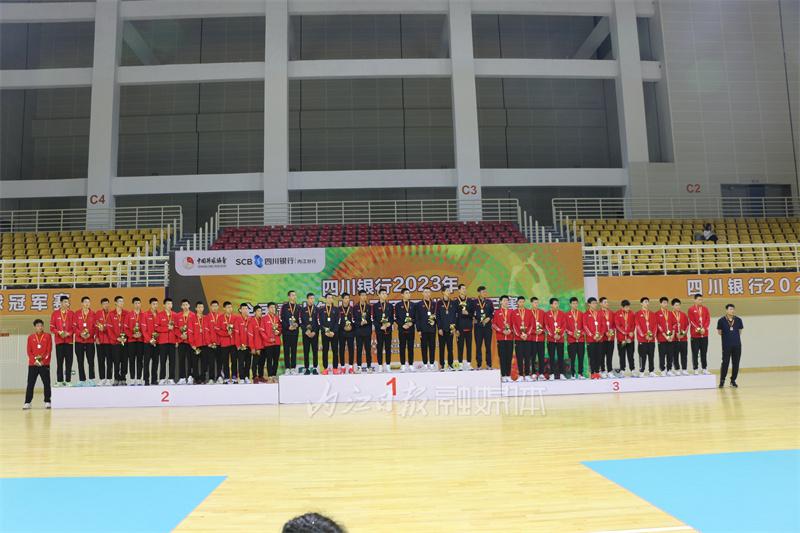 图10 冠亚季军分别是上海市格致中学男子排球队、青岛男子排球队、南京一中男子排球队.jpg